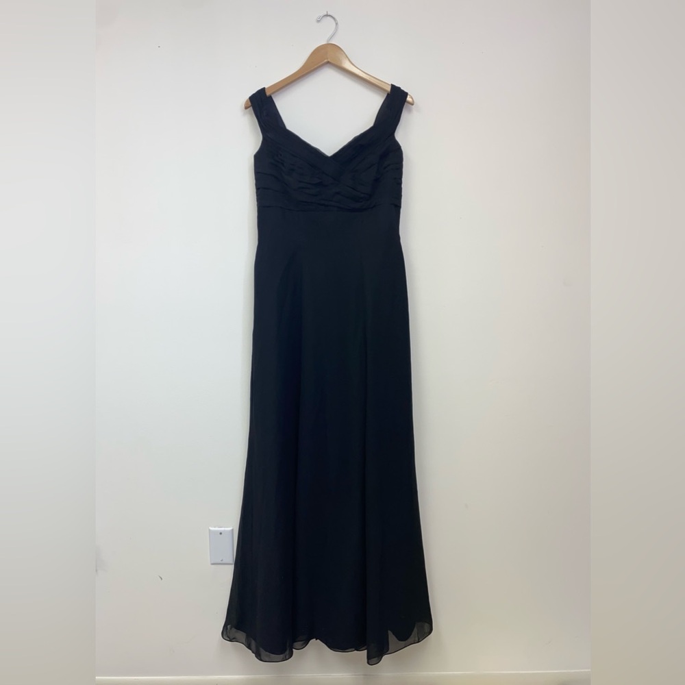 Formal Gown Black Size 12 - Prom Homecoming Wedding
